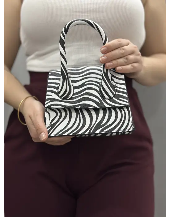 Omarı Şık Siyah Beyaz Deri Cilt Çantası