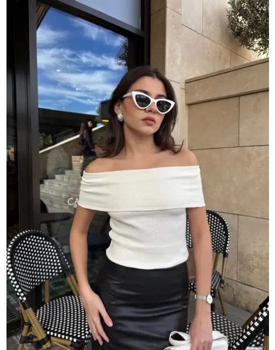 Madonna yaka sıfır kol bluz