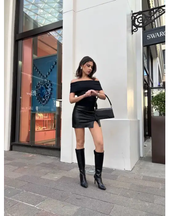 Omarı Yeni Trend: Madonna Yaka Bluz