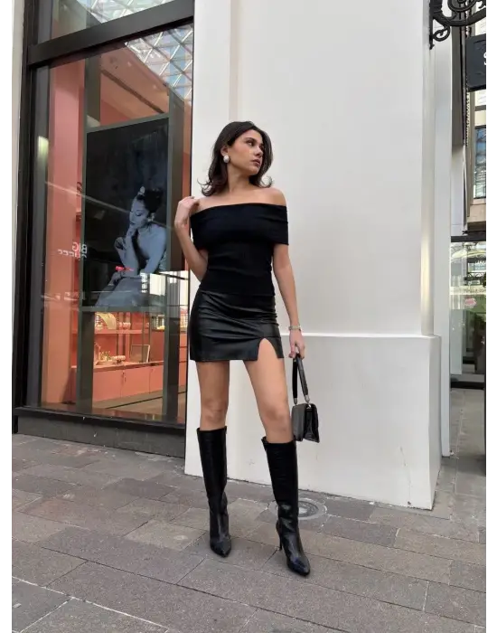 Omarı Yeni Trend: Madonna Yaka Bluz