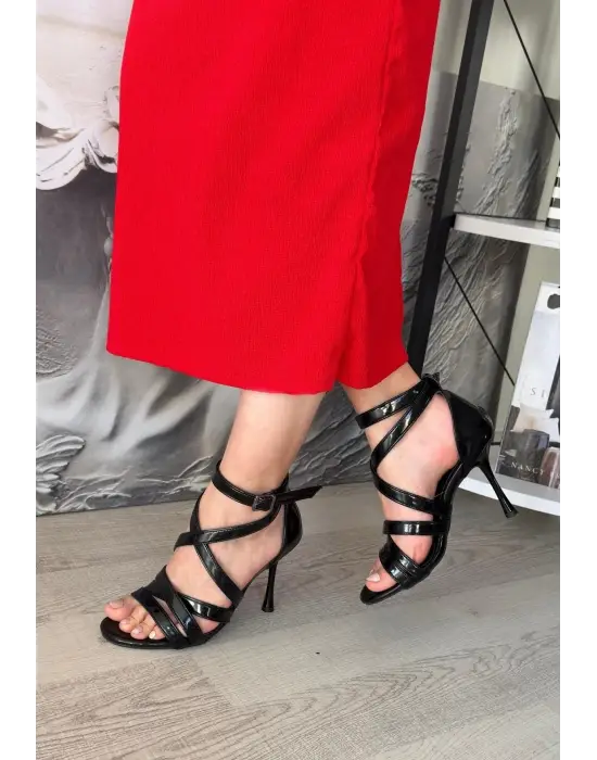 Mariya Siyah Rugan Topuklu Ayakkabı