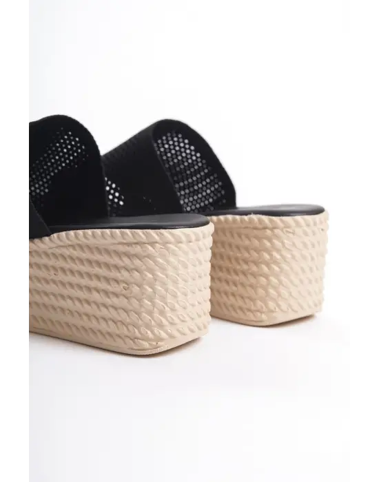 Örgü Detaylı Rahat Tabanlı Siyah Bayan Terlik