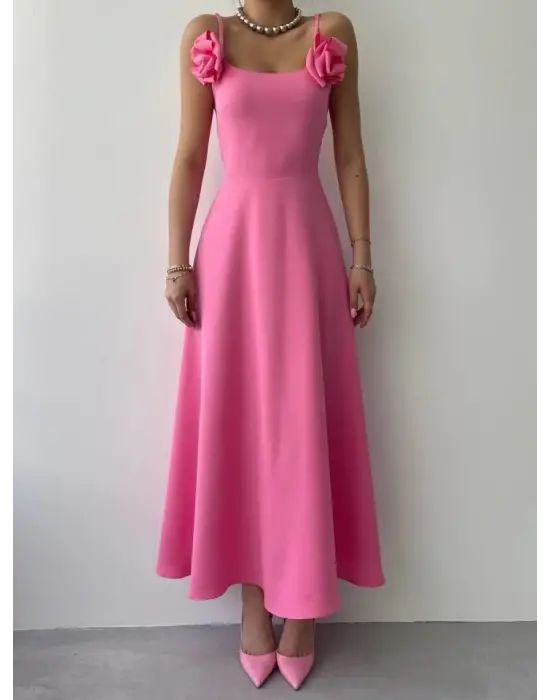 Omarı Sadelik ve Zarafetin Buluştuğu Gül İp Askılı Elbise