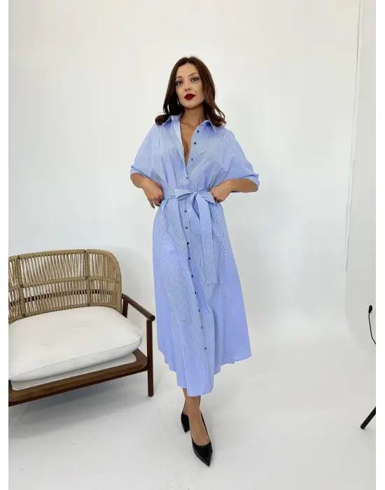 Omarı Şık ve Rahat Mavi-Beyaz Çizgili Elbise