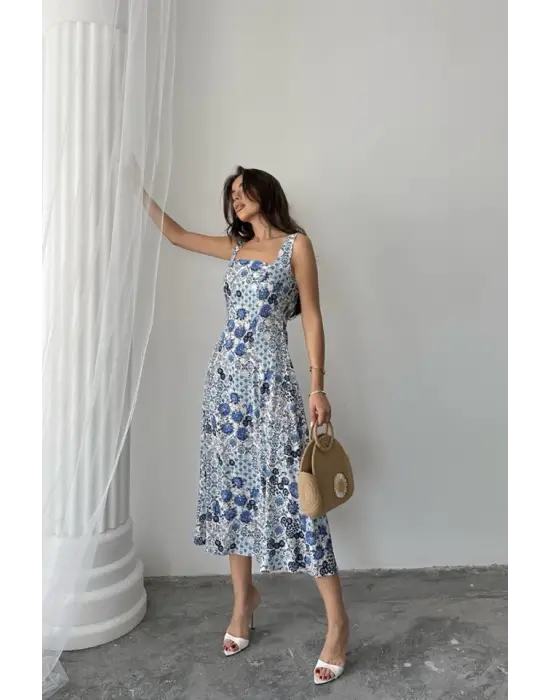 Omarı Rahat Kalıplı Çiçek Desenli Elbise