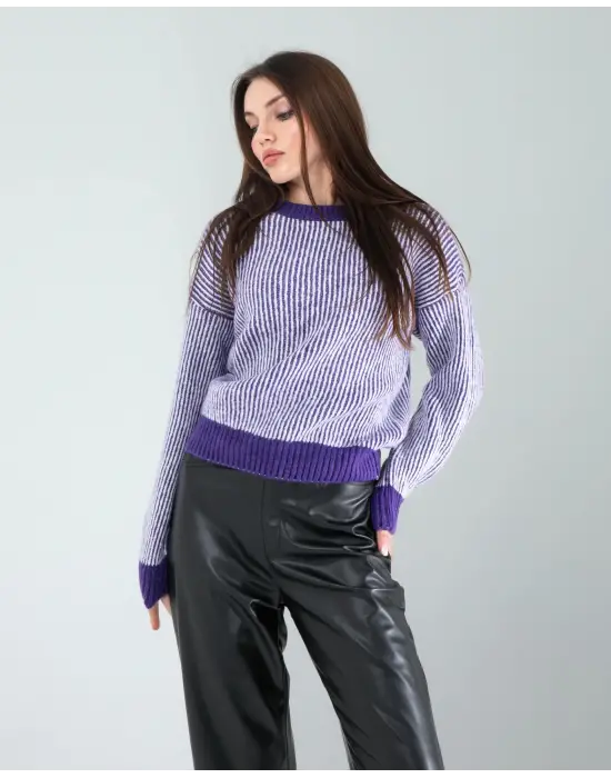 Omarı Mavi Çizgili Yakalı Triko Kazak