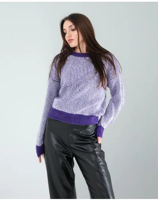 Çizgili Yakalı Triko Kazak