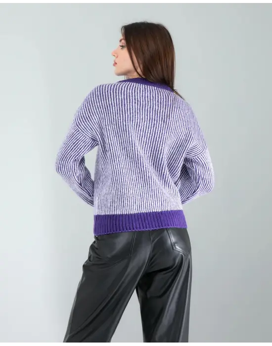 Omarı Mavi Çizgili Yakalı Triko Kazak