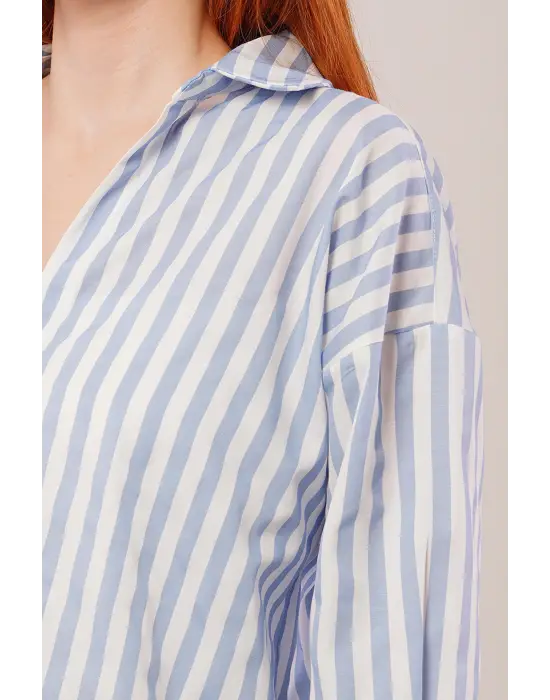 Omarı Modern ve Rahat Mavi Çizgili Gömlek