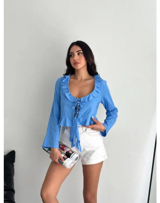 Omarı Deniz Rüzgarlarını Yansıtan Mavi Keten Bluz