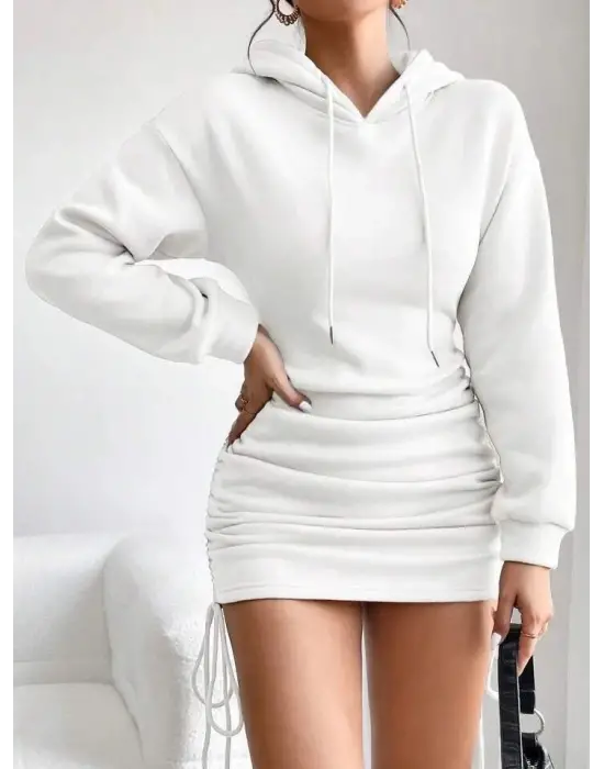 Omarı Şık ve Rahat Beyaz Kapşonlu Elbise