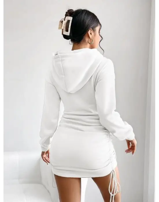 Omarı Şık ve Rahat Beyaz Kapşonlu Elbise