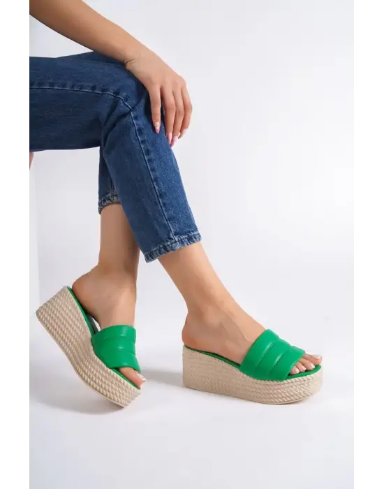 Omarı Rahat Tabanlı Örgü Detaylı Yeşil Dolgu Topuklu Bayan Terlik