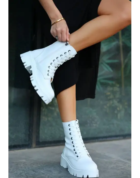 Omarı Beyaz Bağcıklı Cilt Bot