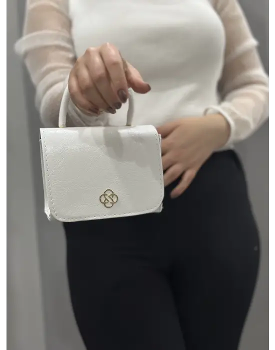 Omarı Parlak Beyaz Deri Çanta