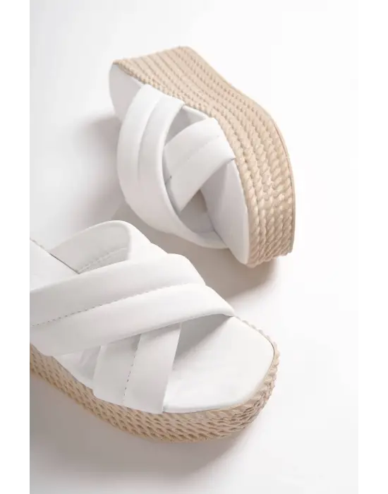 Omarı Rahat Dolgu Topuklu Beyaz Bayan Terlik