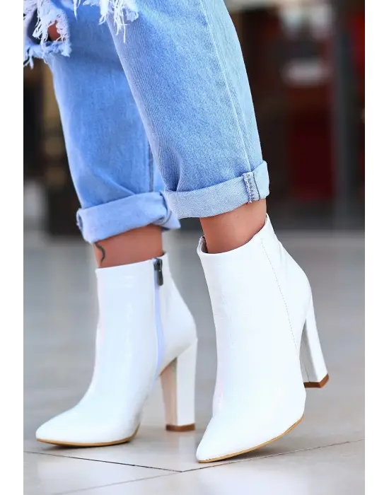 Omarı Elegant Rugan Desenli Topuklu Bot