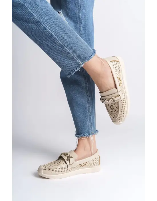 Omarı Çiçek Desenli Rahat Tabanlı Bayan Babet Ayakkabı - Krem