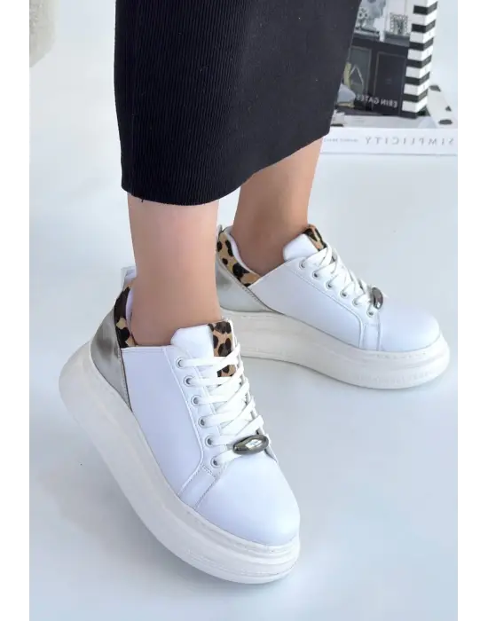 Omarı Detaylı Bağcıklı Beyaz Spor Ayakkabı