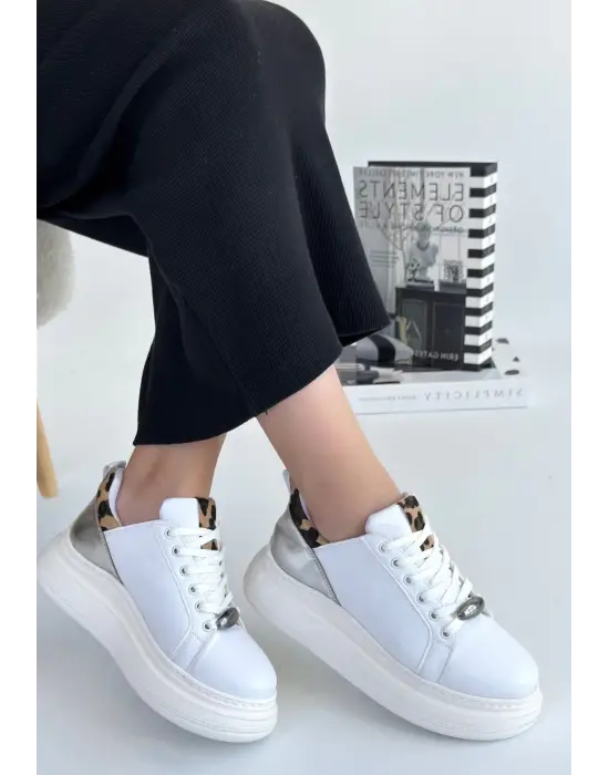 Omarı Detaylı Bağcıklı Beyaz Spor Ayakkabı