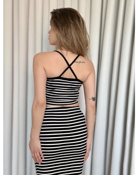 Omarı Şık ve Zarif Çizgili Crop Takım