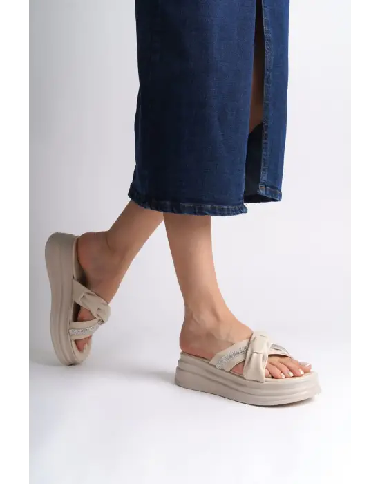 Omarı Krem Düz Topuklu Taşlı Kalın Tabanlı Bayan Terlik