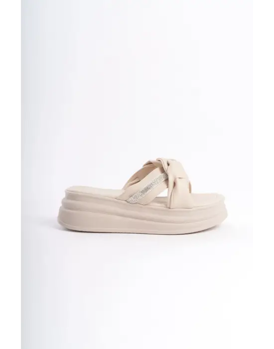 Omarı Krem Düz Topuklu Taşlı Kalın Tabanlı Bayan Terlik