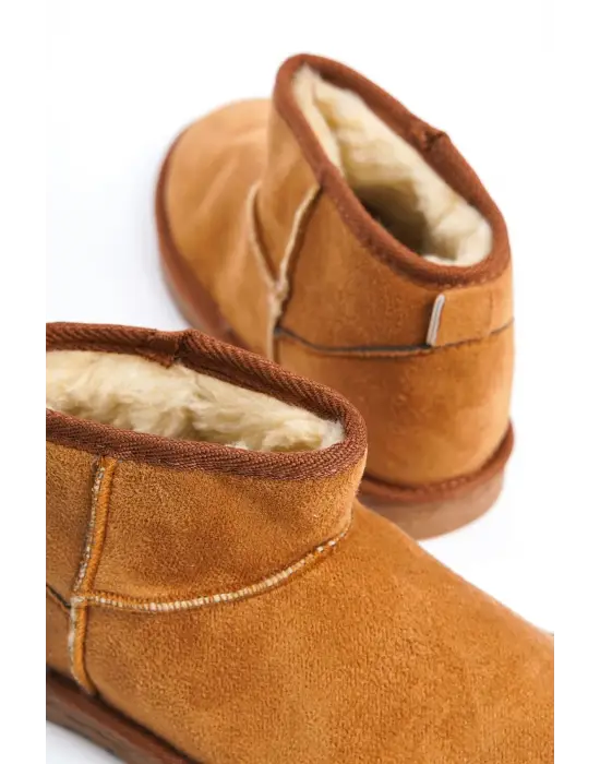 Omarı Kışın Sıcacık ve Şık: Düz Tabaan İçi Kürklü Süet Bayan Bot