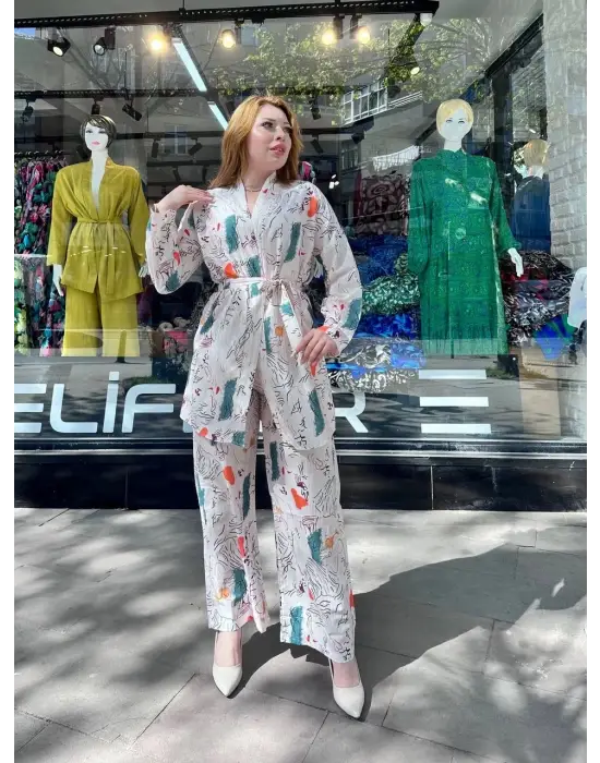 Omarı Göz Alıcı Baskılı Ceketli Takım