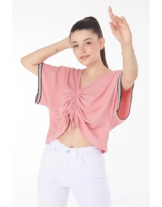 Omarı Feminen detaylı V yaka bluz