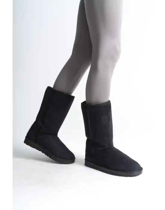 Omarı Siyah Kürklü Düz Taban Bayan Bot - Şık ve Konforlu