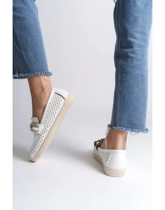 Omarı Rahat Tabaan Kalp Desenli Beyaz Babet Ayakkabı