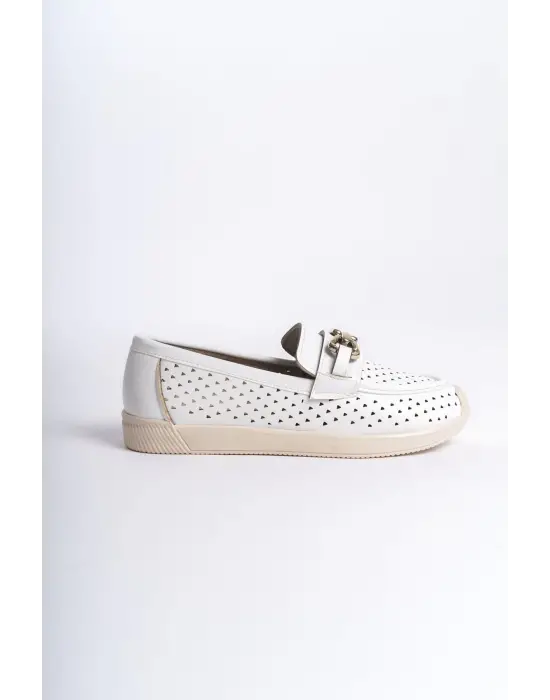 Omarı Rahat Tabaan Kalp Desenli Beyaz Babet Ayakkabı