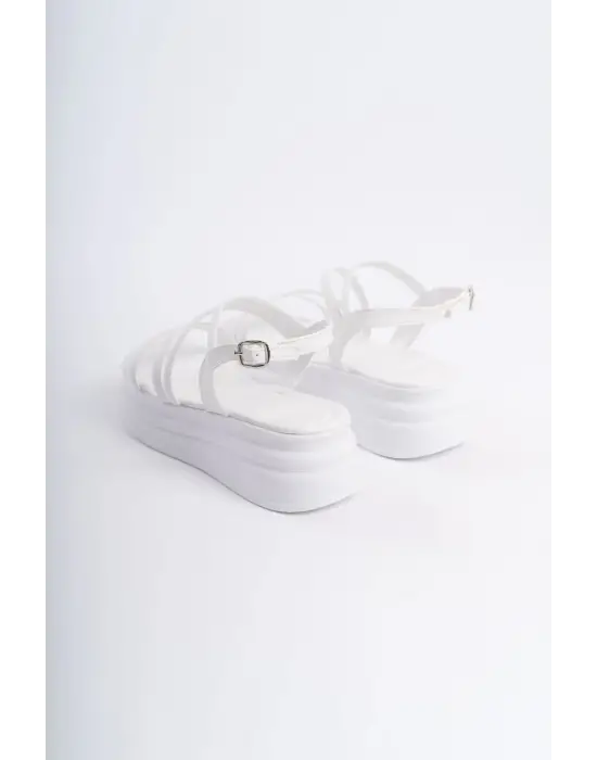 Omarı İnce Tokalı Rahat Tabanlı Bayan Sandalet Beyaz