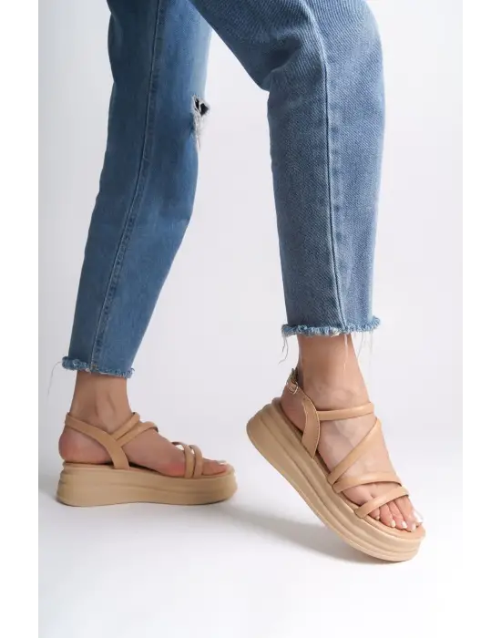 Omarı Rahat Tasarımlı Tokalı Tabaan Bayan Sandalet