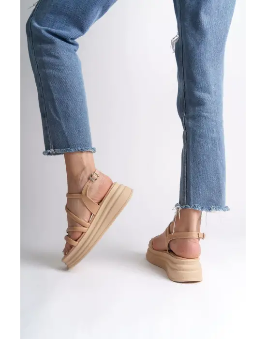 Omarı Rahat Tasarımlı Tokalı Tabaan Bayan Sandalet