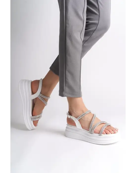 Omarı Rahat Tabanlı Taşlı Beyaz Bayan Sandalet