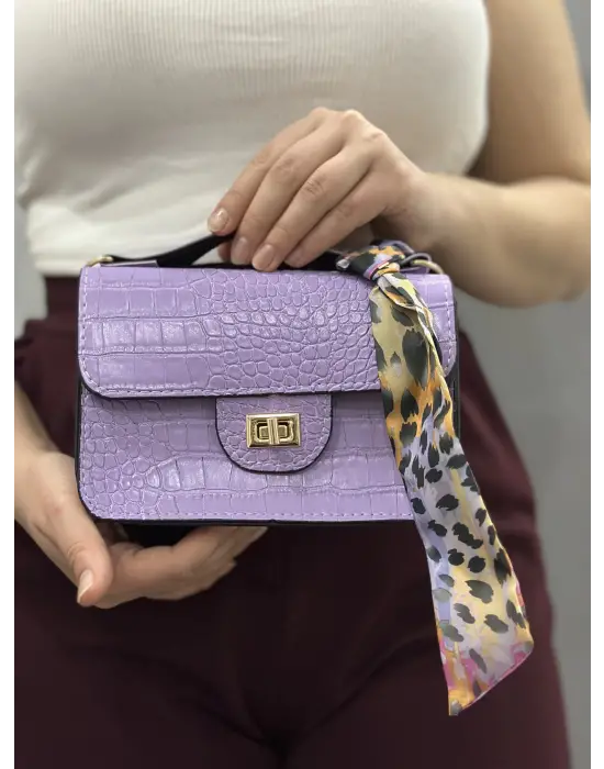 Omarı Şık Lila Cilt Çantası - Trendy Tasarım ve Kaliteli Malzeme