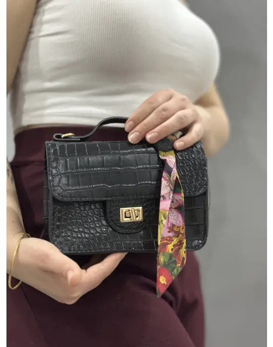 Omarı Şık Siyah Cilt Çanta