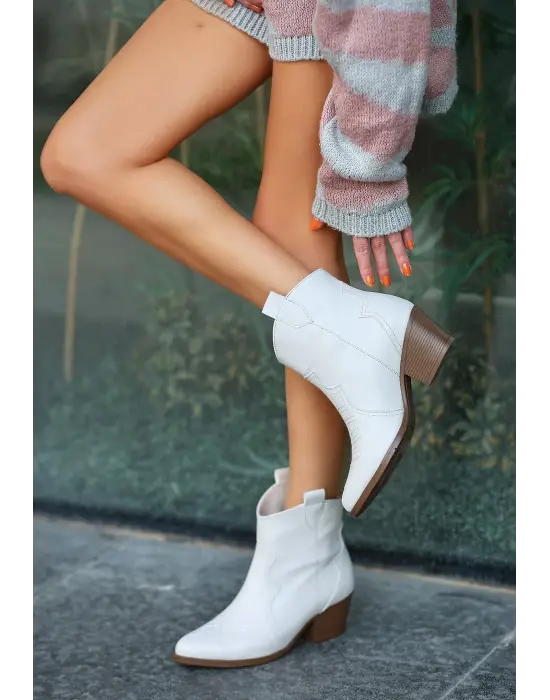 Omarı Astarlı Bej Topuklu Bot