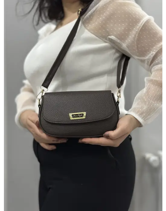 Omarı Doğal Kahve Tonlarıyla Zenginleşen Cilt Dostu Çanta