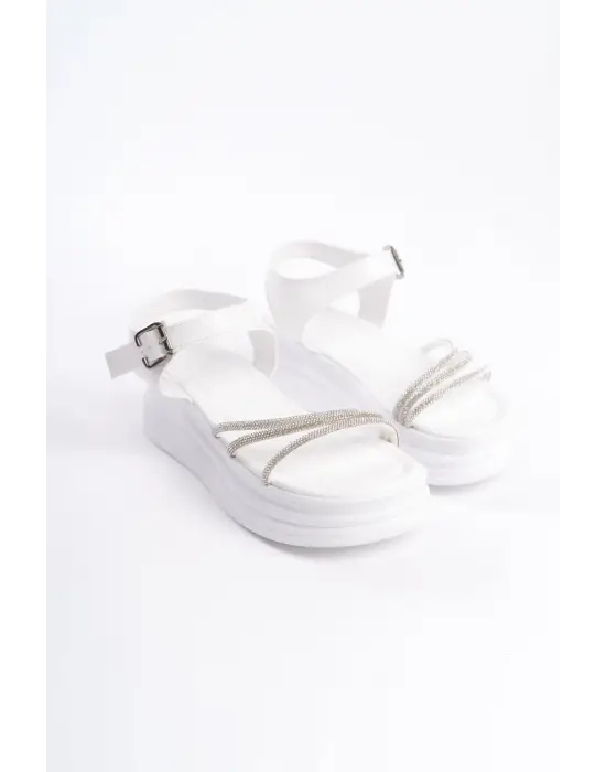 Omarı Yumuşak ve Rahat Tabanlı Beyaz Bayan Sandalet