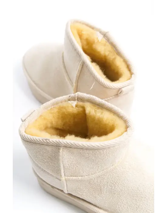 Omarı Krem Süet Kısa Bot - Düz ve Kalın Tabanlı, İçi Kürklü