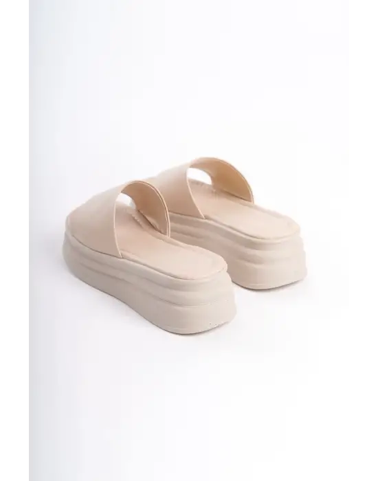 Omarı Yüksek Topuklu Konforlu Tabaan Terlik - Kremsi Dokunuşlu