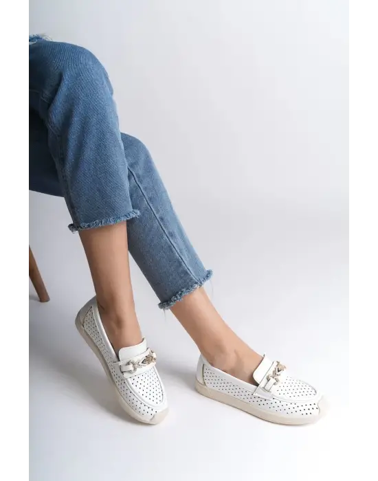 Omarı Kalp Desenli Bağcıksız Rahat Tabanlı Beyaz Babet Ayakkabı