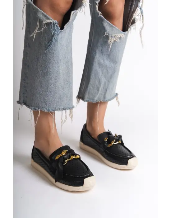 Omarı Rahat Tabanlı Siyah Kalp Desenli Bayan Babet Ayakkabı