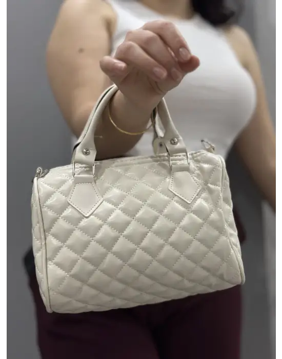 Omarı Krem Renk Kapitone Cilt Çantası