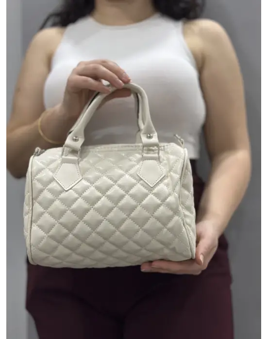 Omarı Krem Renk Kapitone Cilt Çantası