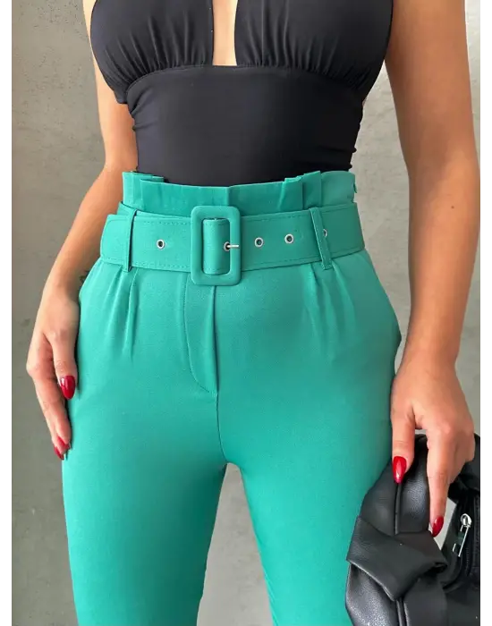 Omarı Esnek Bel Tasarımıyla Rahat Havuç Pantolon