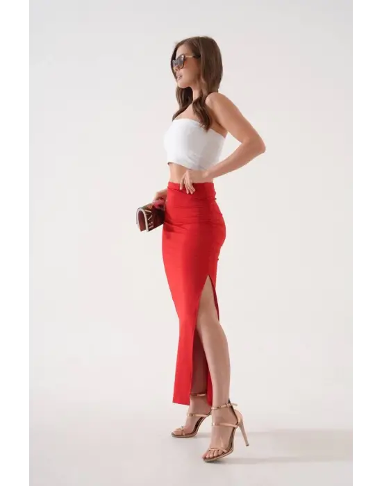 Omarı Zarif Kırmızı Yırtmaçlı İnce Kumaş Etek